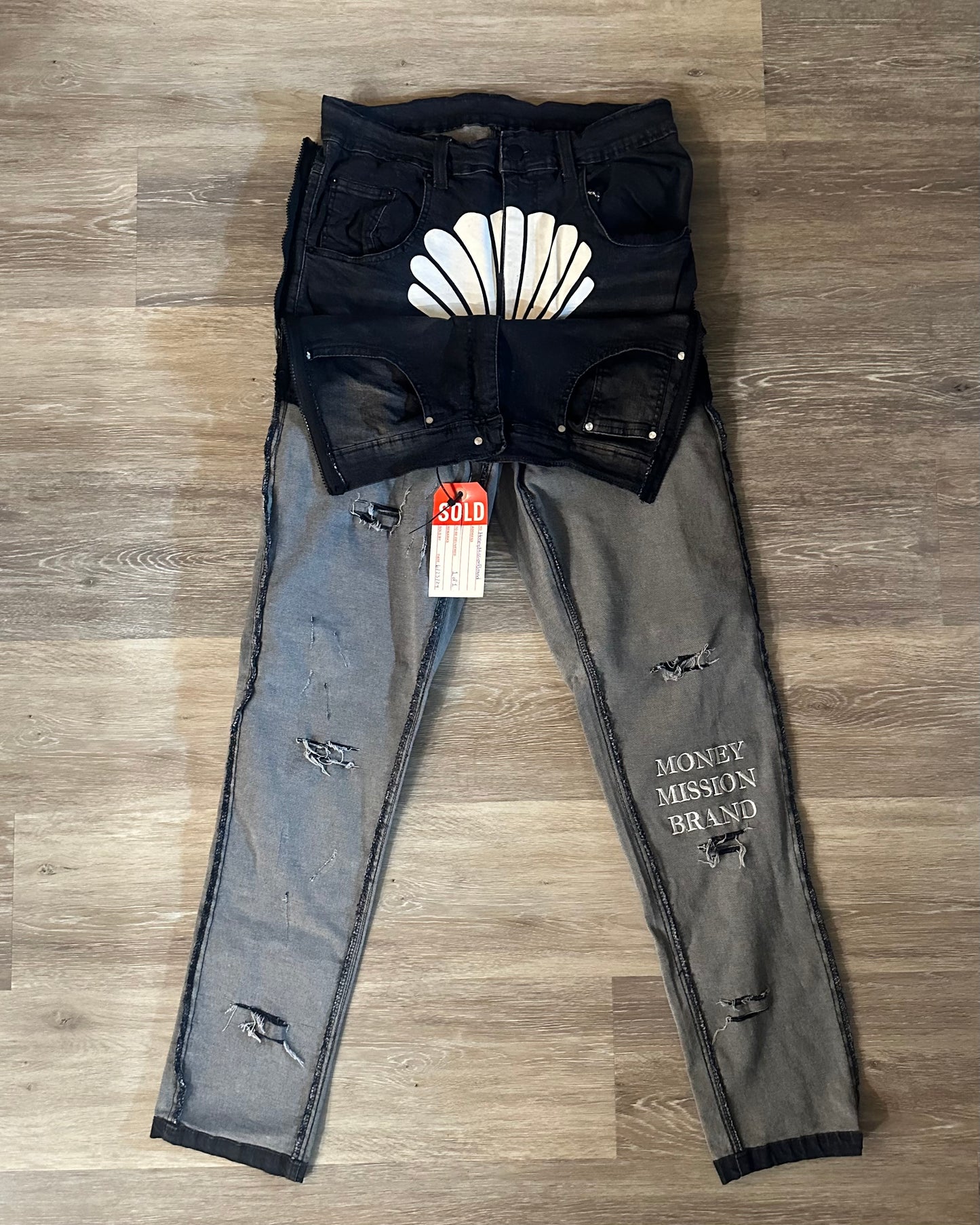 Show•casing Denims Black/White